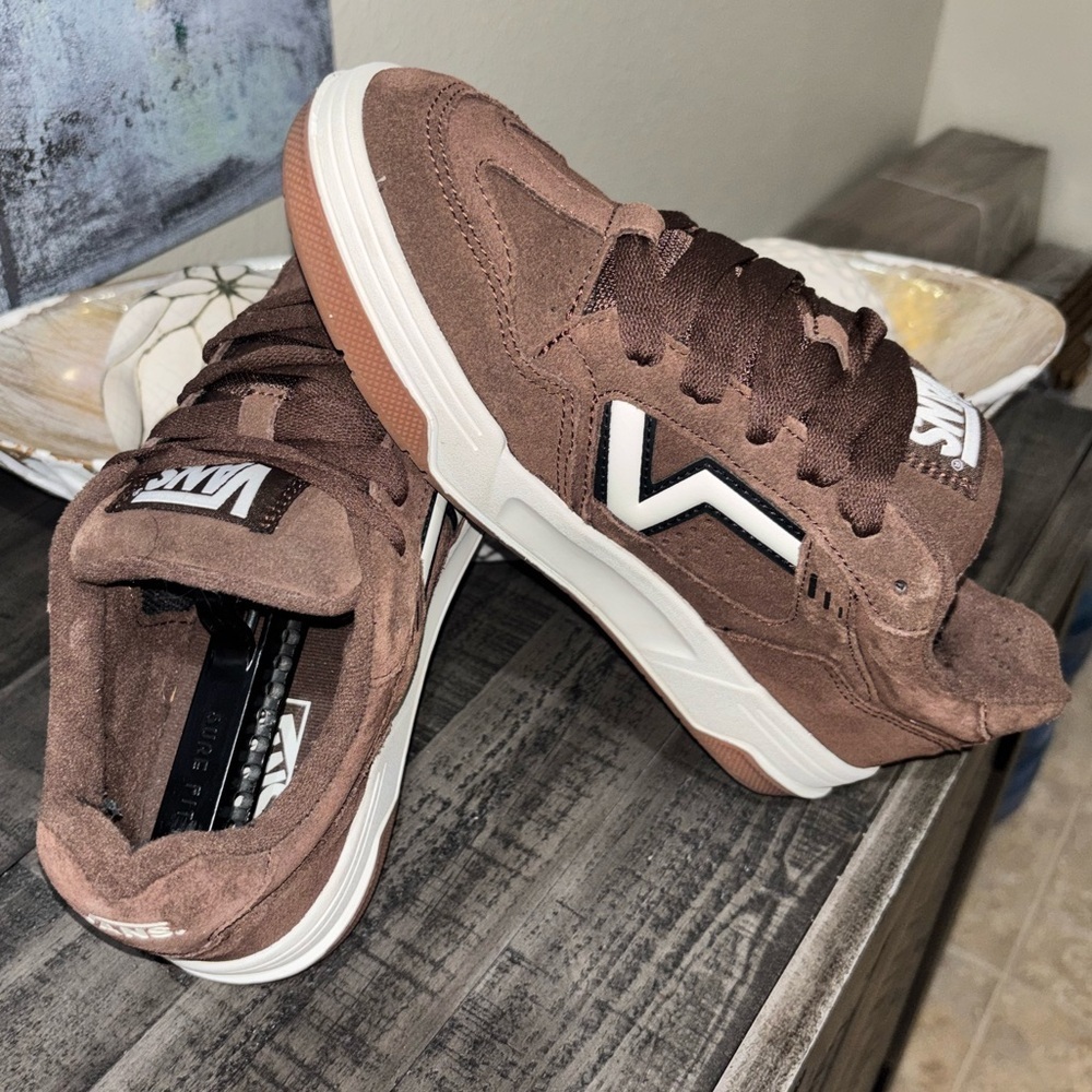 Vans Upland shoes "Potting Soil/Black" colorway Men's 7.5 Women's 9.0​​
